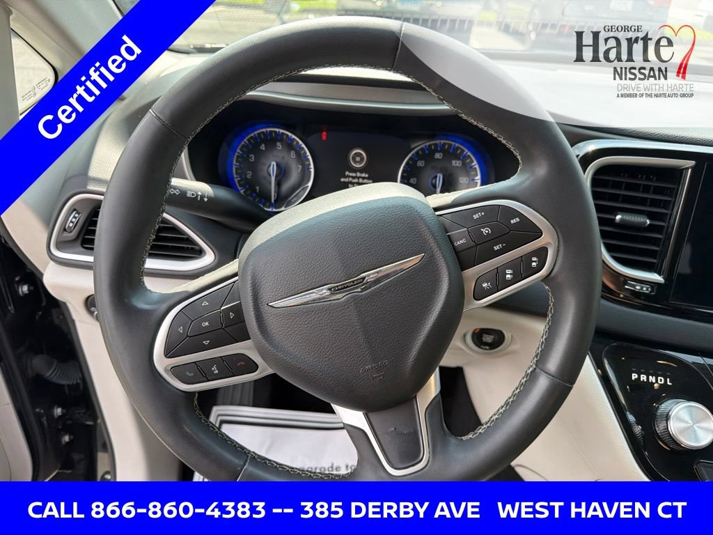 Used 2023 Chrysler Pacifica Touring-L FWD image 11