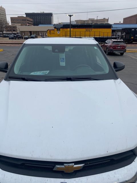 Used 2023 Chevrolet TrailBlazer LS image 2