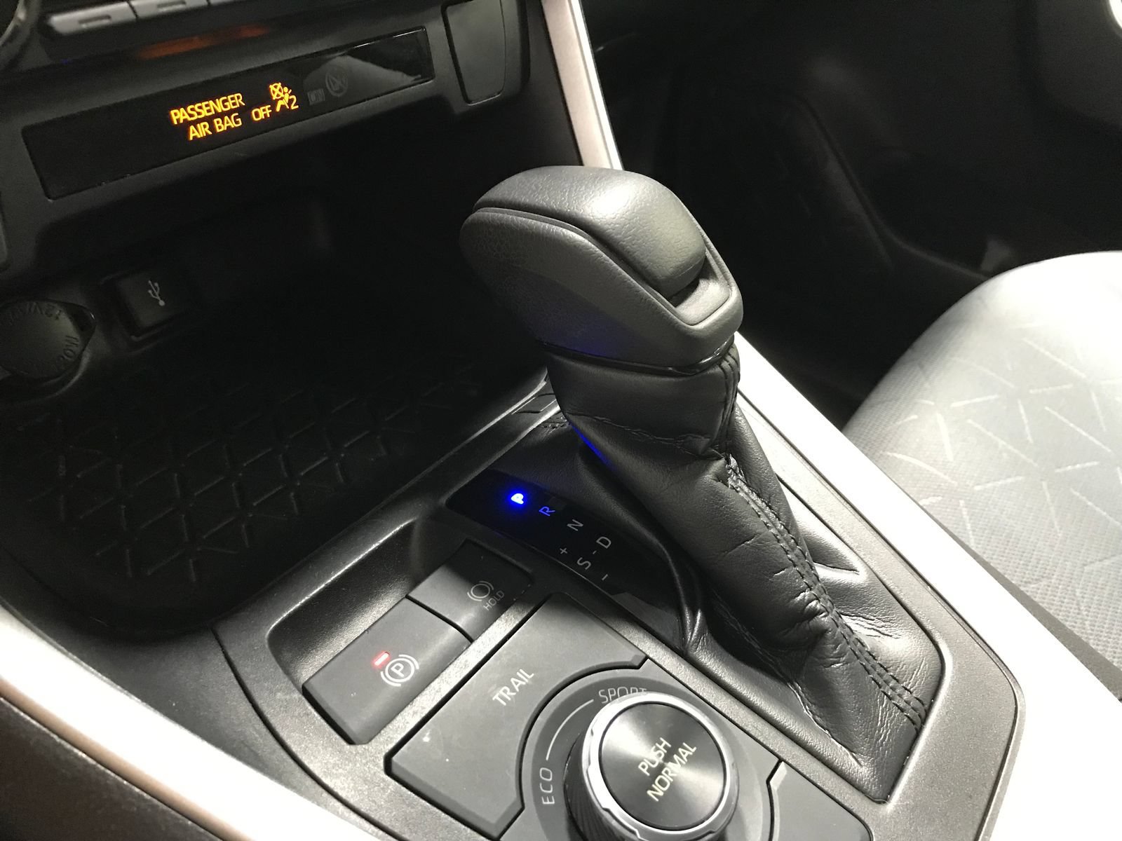 Used 2022 Toyota RAV4 XLE AWD/4WD image 17