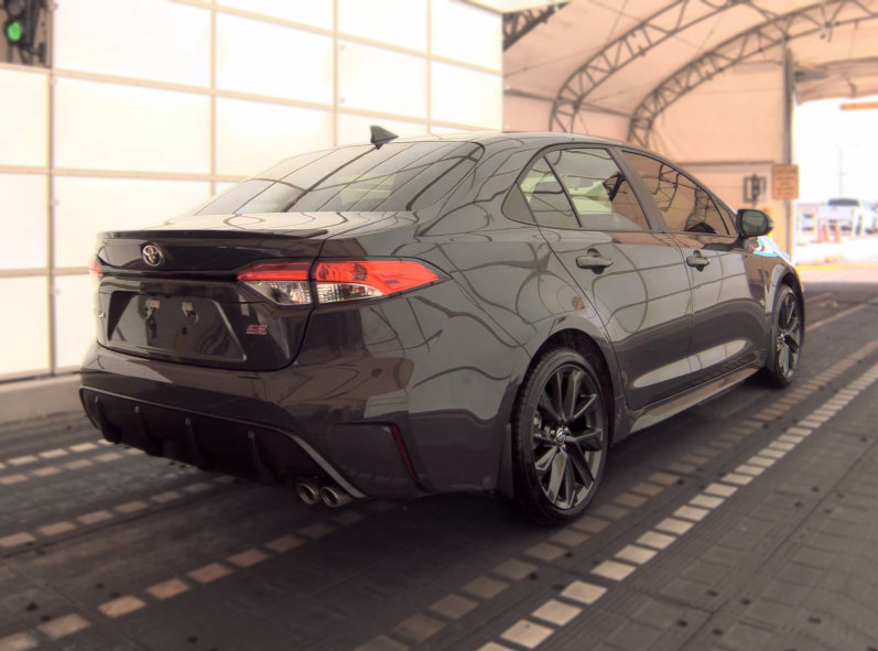 Used 2026 Toyota Corolla SE FWD image 3