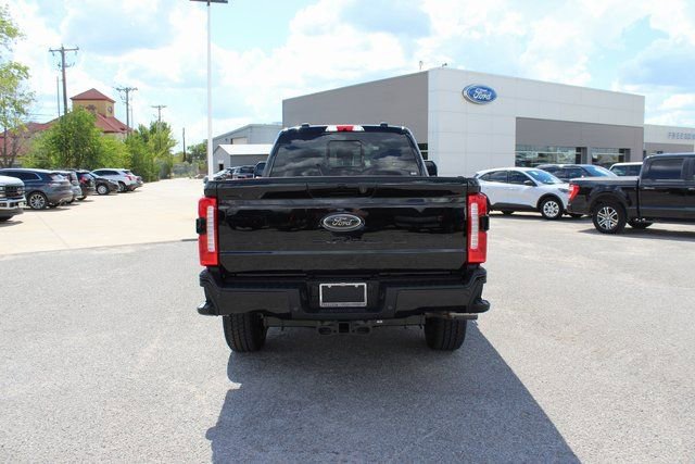 New 2026 Ford F350 Lariat w/ Black Appearance Package image 4