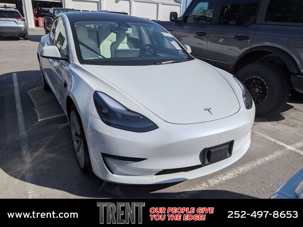Used 2023 Tesla Model 3 Standard Range image 1