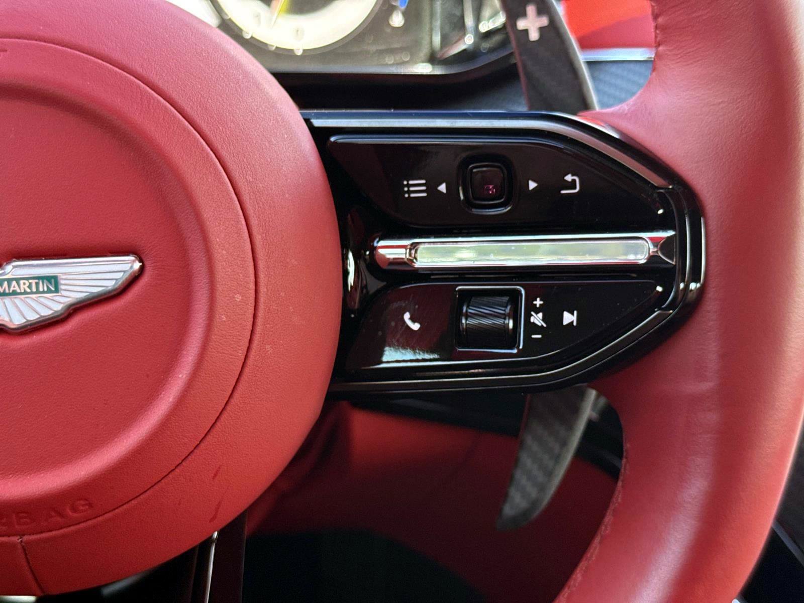 Used 2026 Aston Martin V8 Vantage Coupe RWD image 31