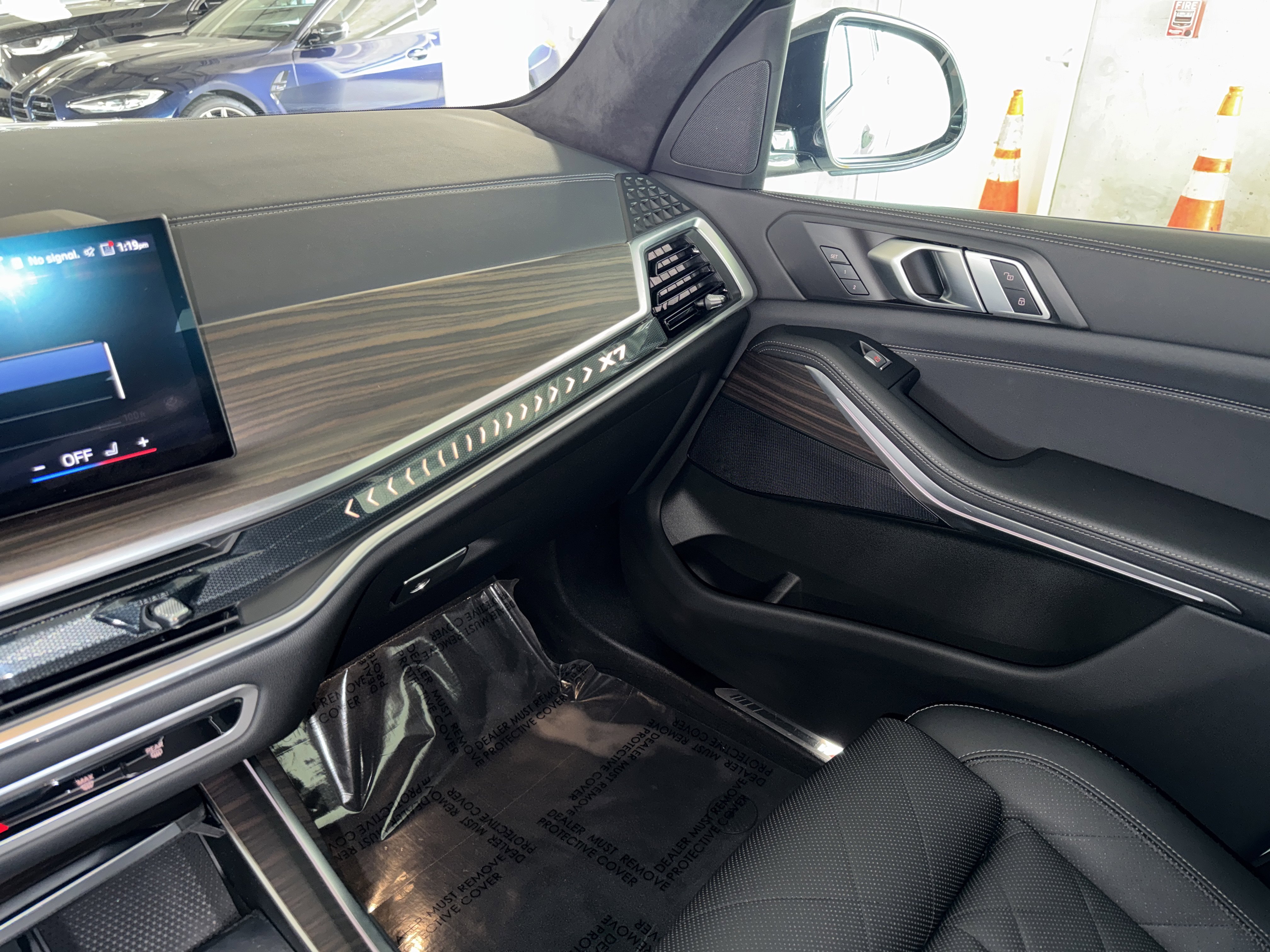 Certified 2025 BMW X7 xDrive40i w/ M Sport Package image 31