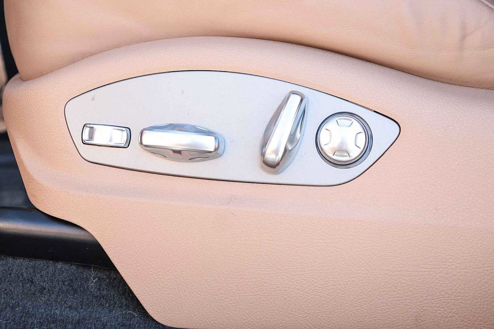 Used 2024 Porsche Macan image 26