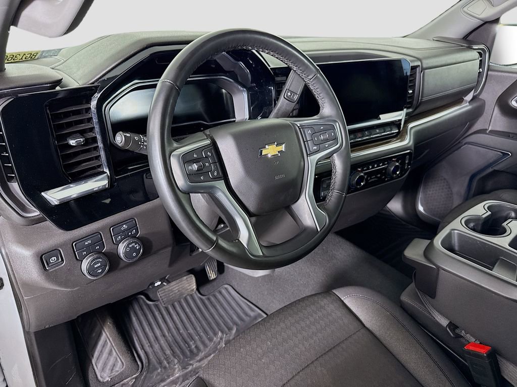 Used 2025 Chevrolet Silverado 1500 LT image 9
