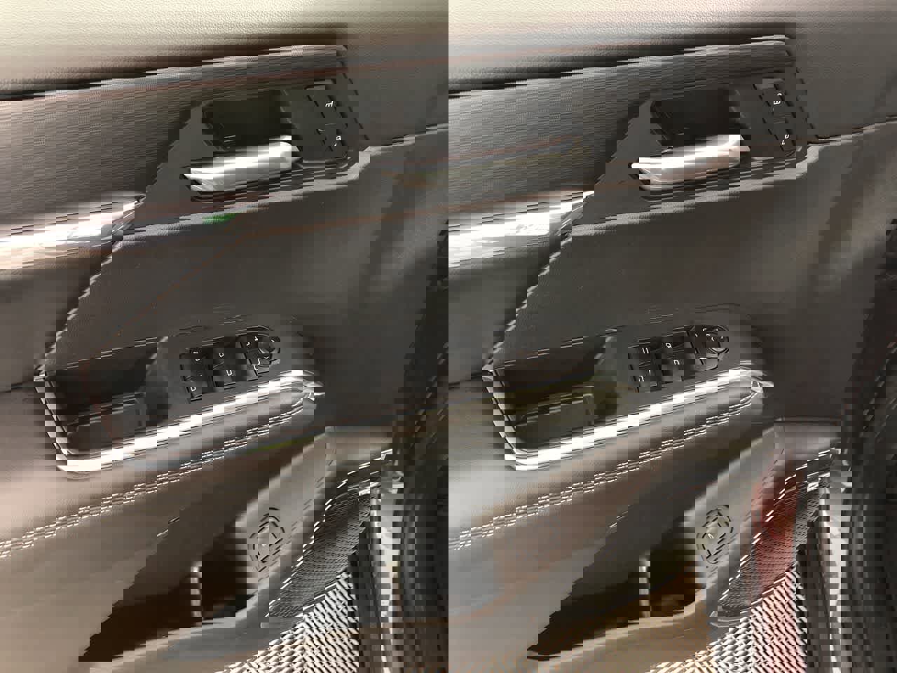 Used 2025 GMC Acadia Elevation image 22