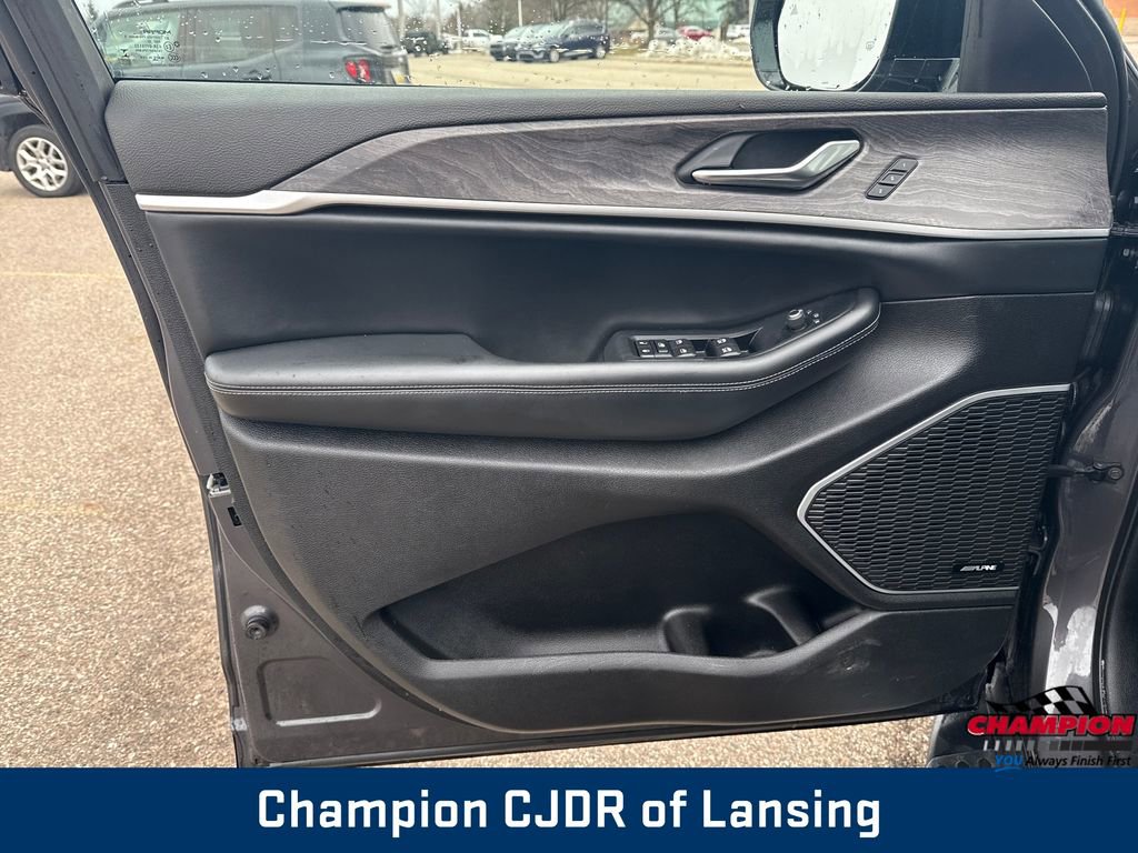 Used 2022 Jeep Grand Cherokee Limited image 11