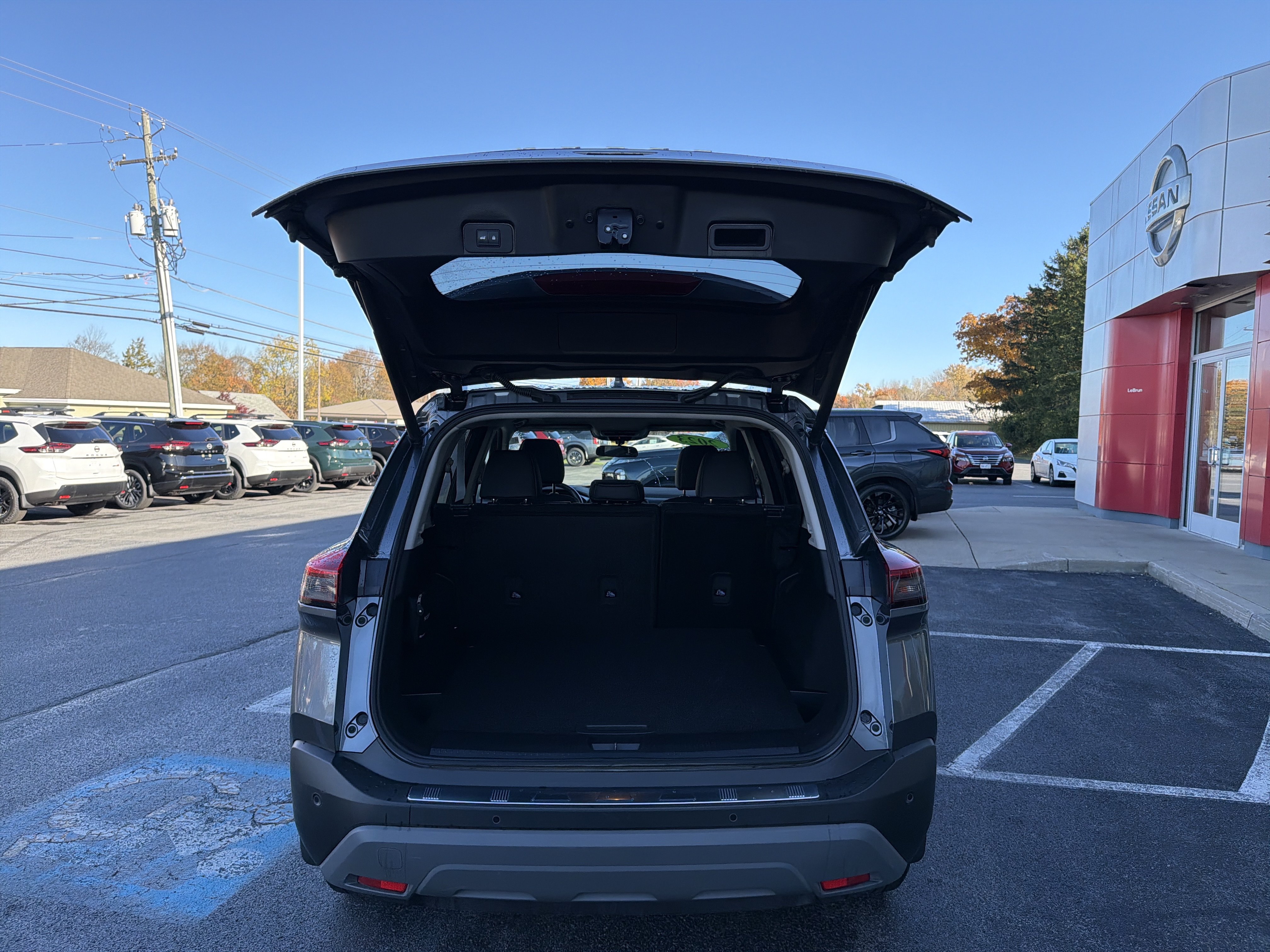 Certified 2023 Nissan Rogue SV w/ SV Premium B Package AWD/4WD image 8