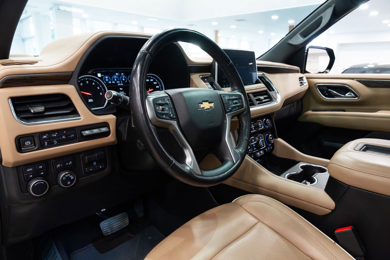 Used 2021 Chevrolet Tahoe Premier w/ Premium Package AWD/4WD image 8