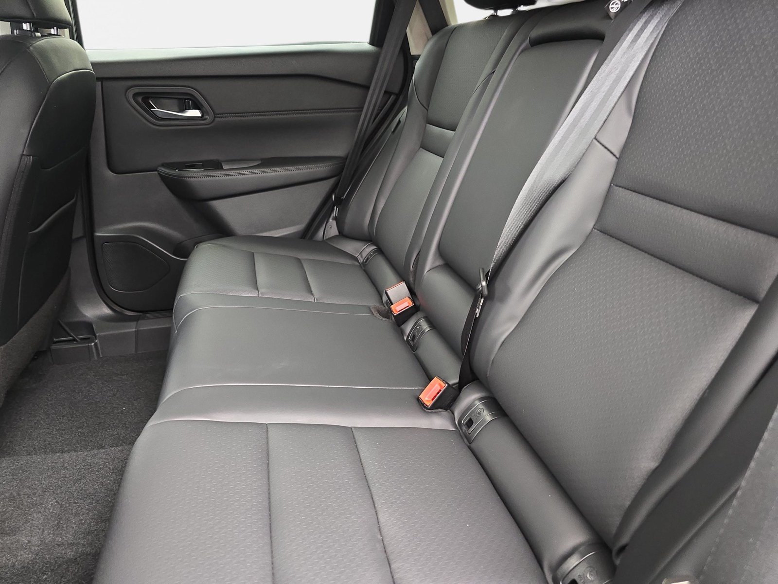 Used 2026 Nissan Rogue Dark Armor AWD/4WD image 11