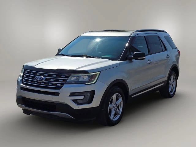 Used 2017 Ford Explorer XLT w/ Equipment Group 202A AWD/4WD image 1