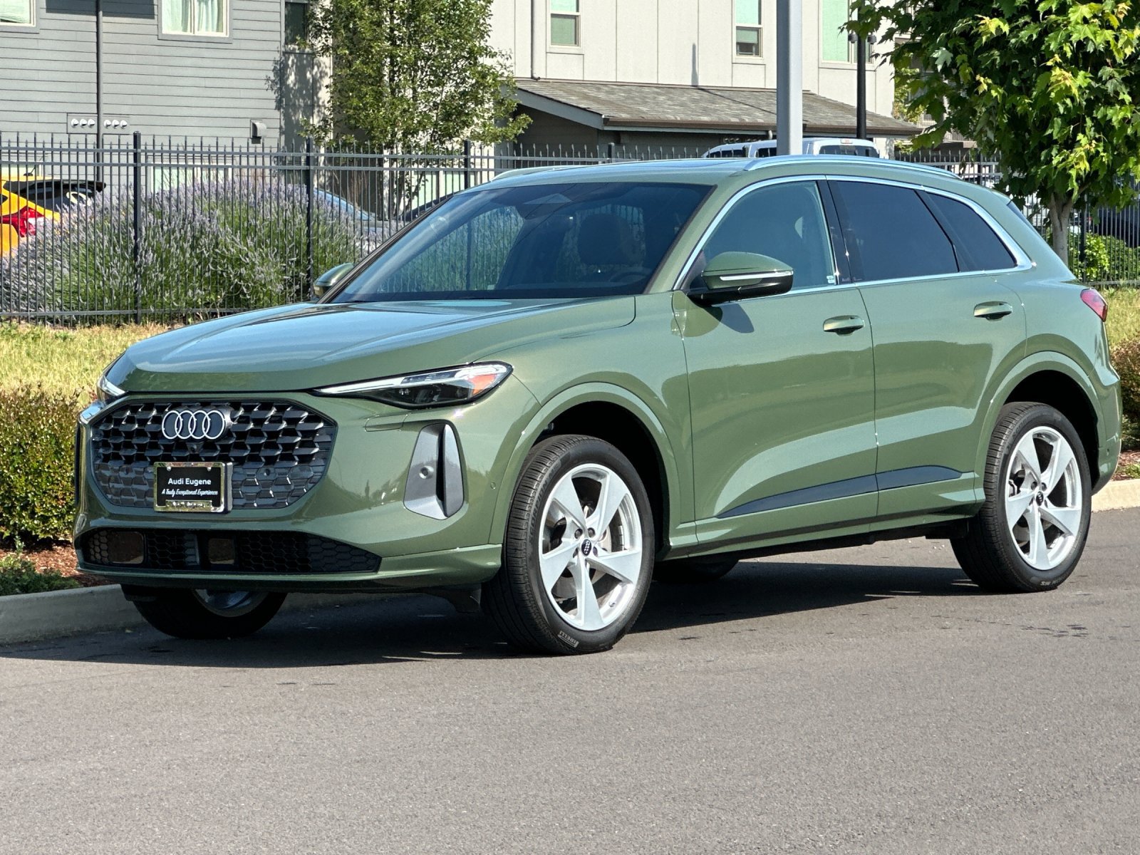 Used 2025 Audi Q5 Premium Plus w/ Premium Plus AWD/4WD image 7