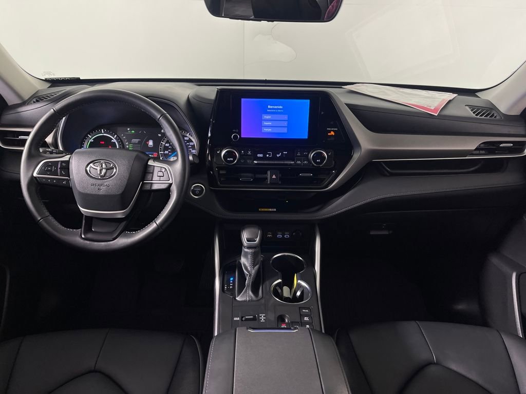 Certified 2025 Toyota Highlander XLE image 18