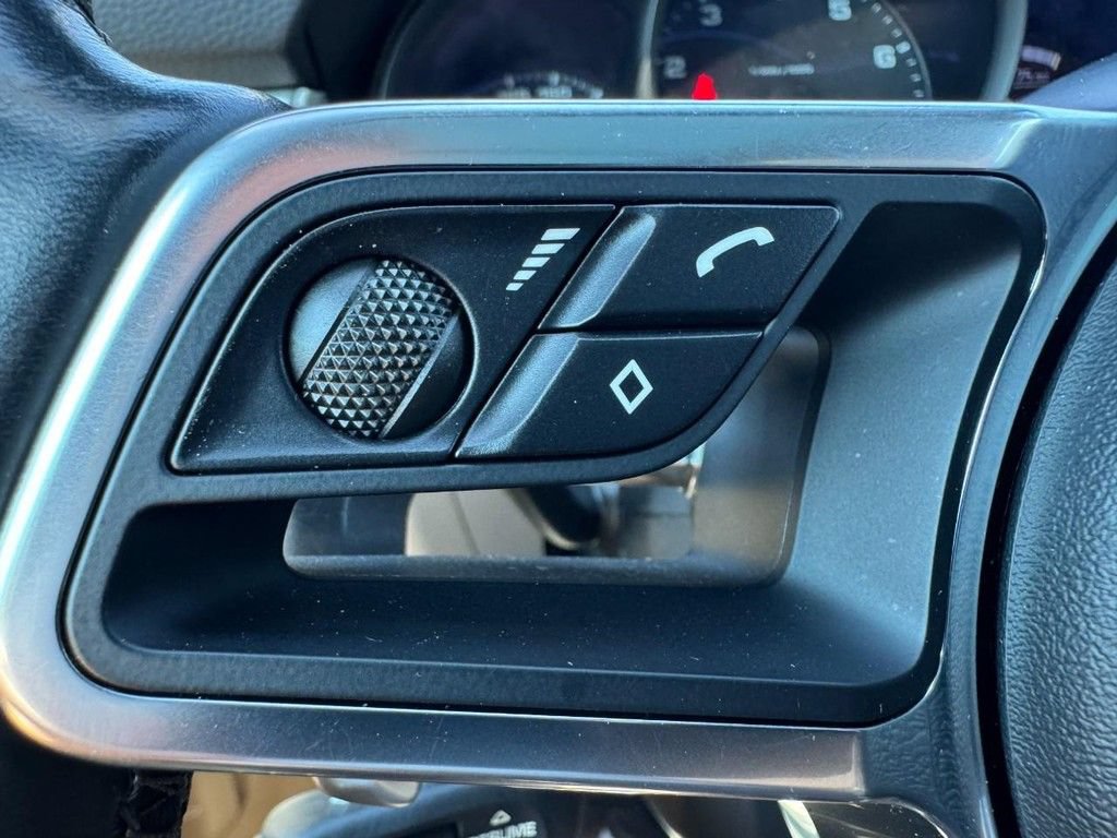 Used 2019 Porsche Macan AWD/4WD image 17