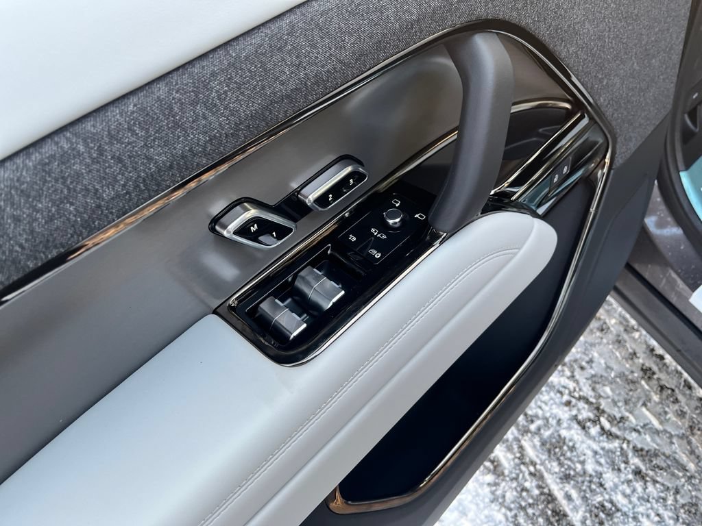 New 2026 Land Rover Range Rover Sport SE AWD/4WD image 12
