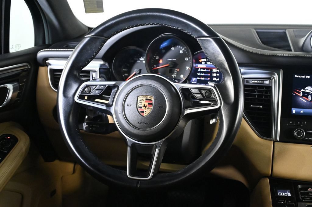 Certified 2018 Porsche Macan AWD/4WD image 12