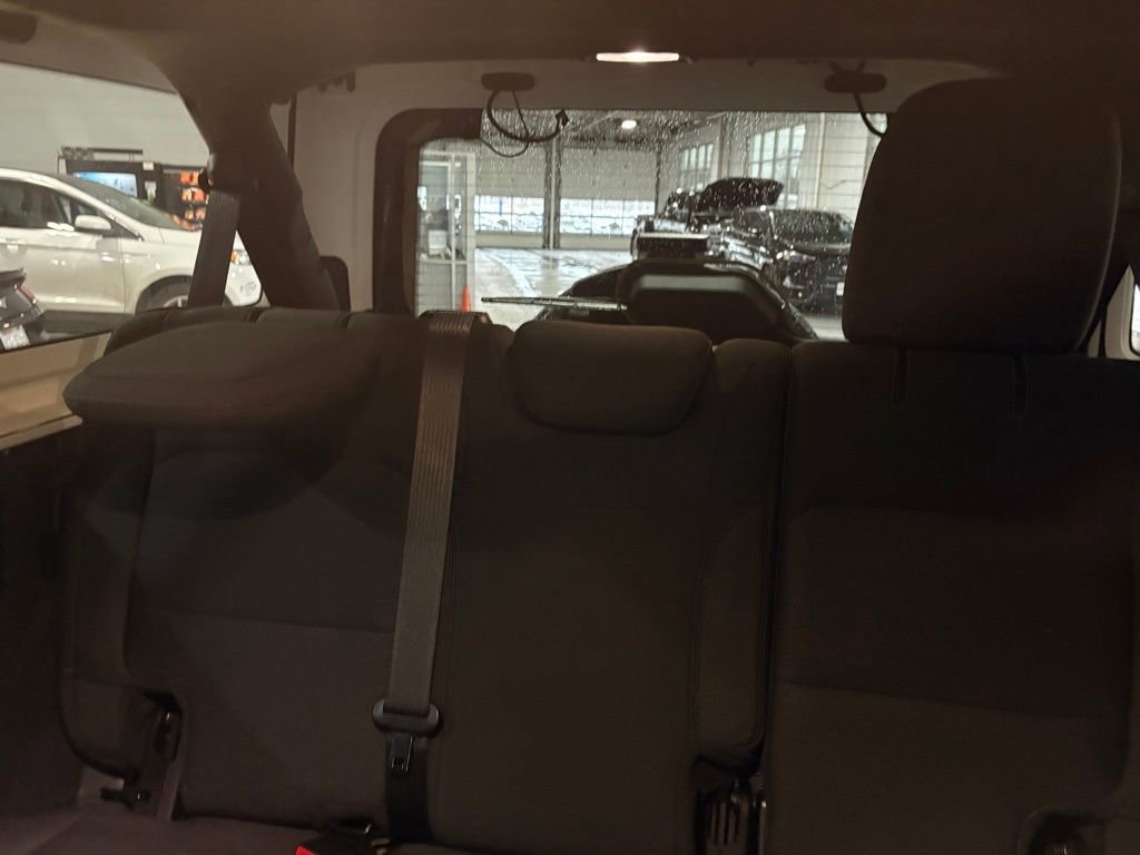 Used 2019 Jeep Wrangler Unlimited Sahara image 23