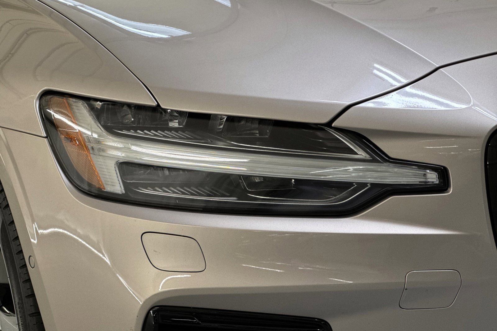 Used 2024 Volvo S60 T8 Ultimate w/ Climate Package image 10