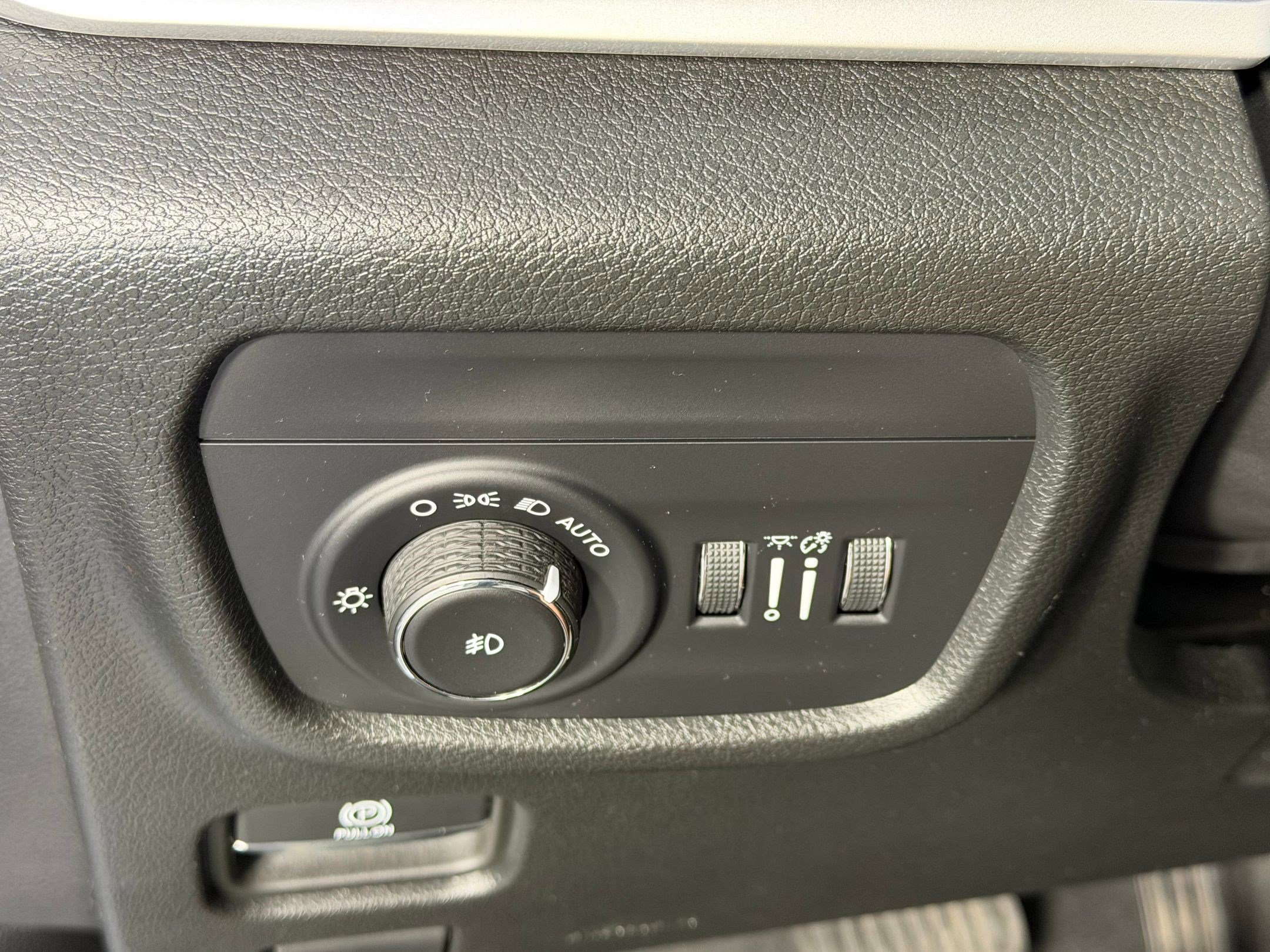 Used 2022 Jeep Grand Cherokee Limited image 17