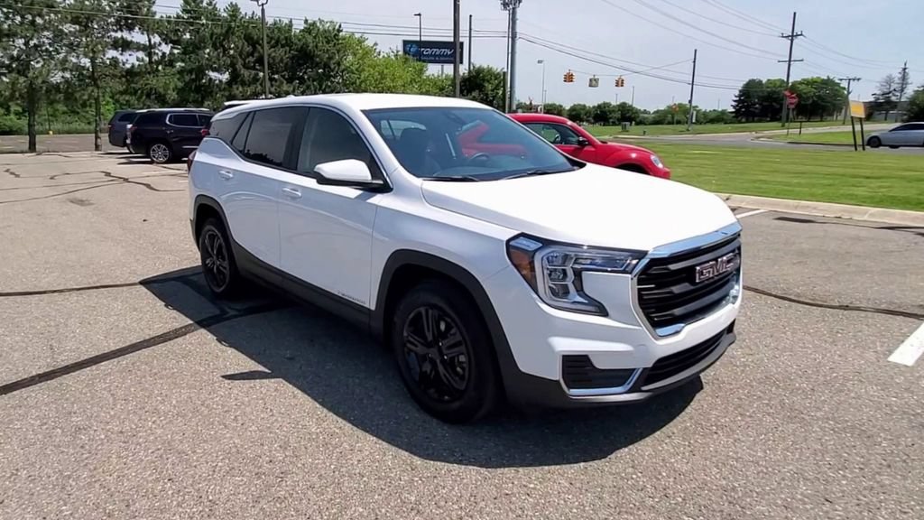 Used 2023 GMC Terrain SLE FWD image 2