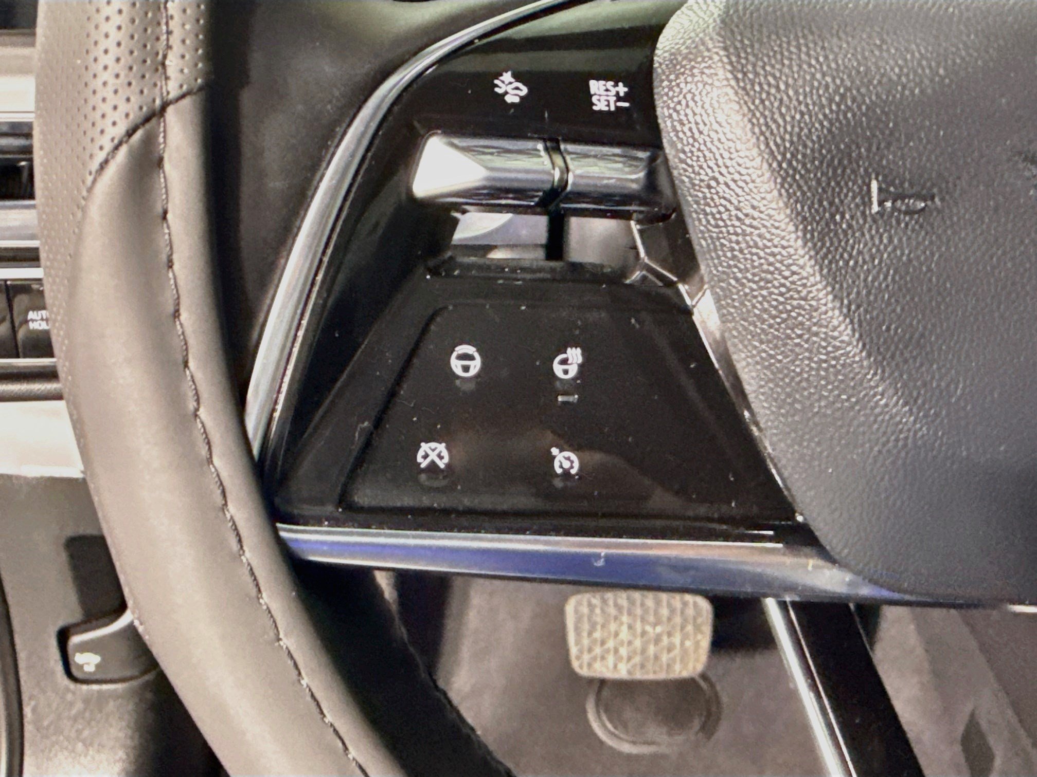 Used 2023 Cadillac Lyriq AWD image 14
