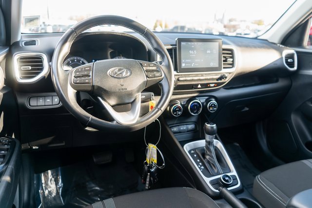 Used 2022 Hyundai Venue SEL image 13