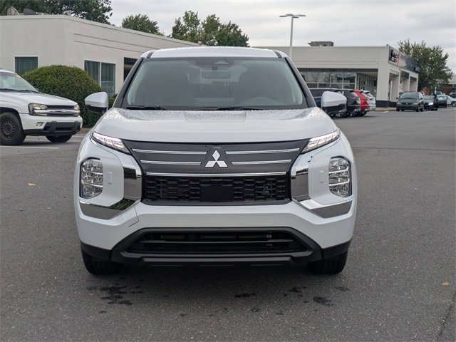 New 2025 Mitsubishi Outlander ES image 9
