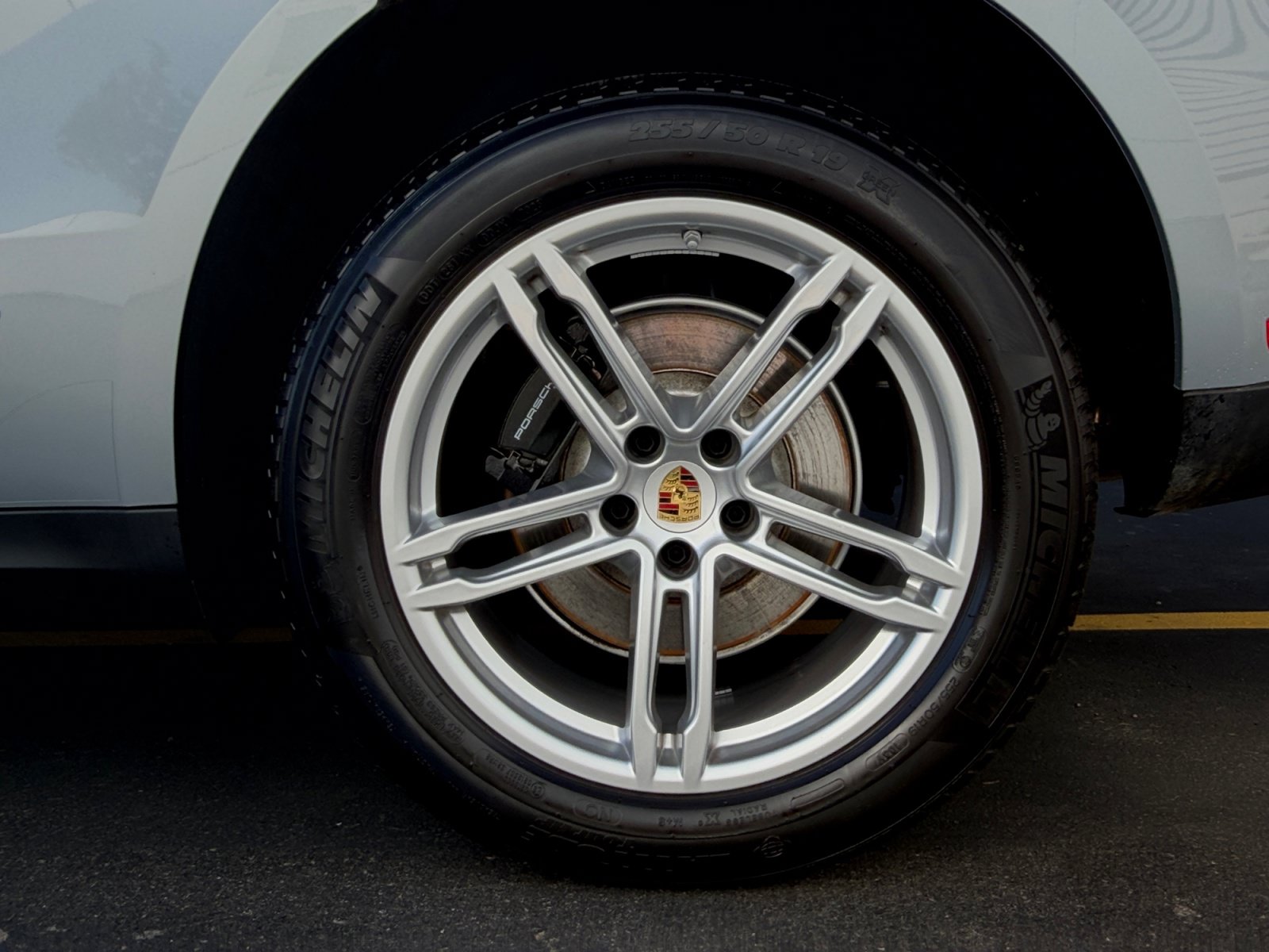 Used 2025 Porsche Macan AWD/4WD image 10