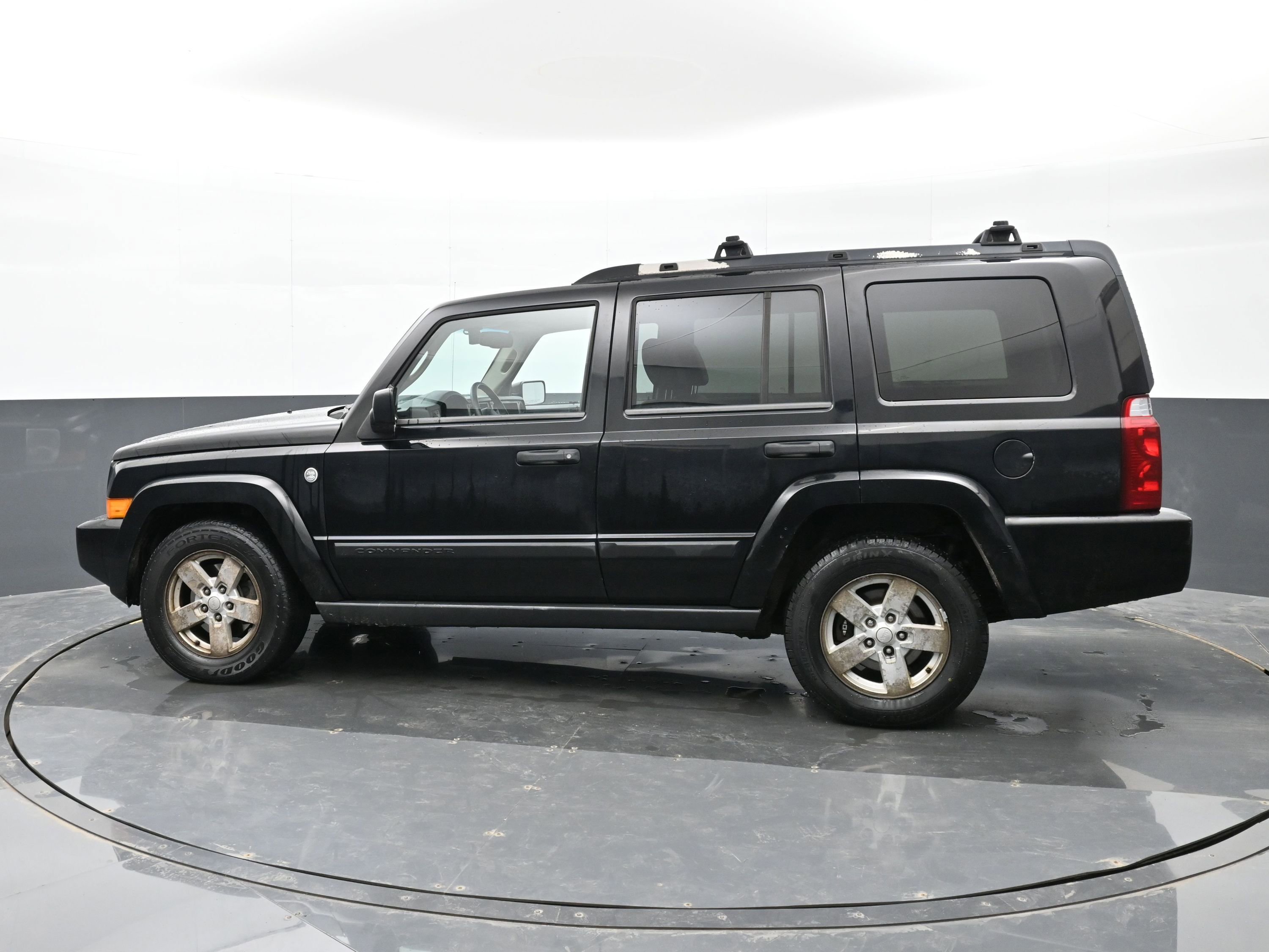 Used 2006 Jeep Commander 4WD image 9
