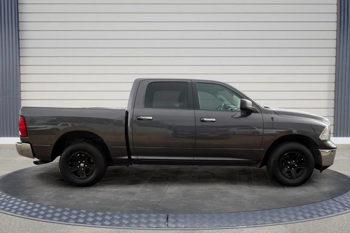 Used 2017 RAM 1500 Classic SLT AWD/4WD image 8