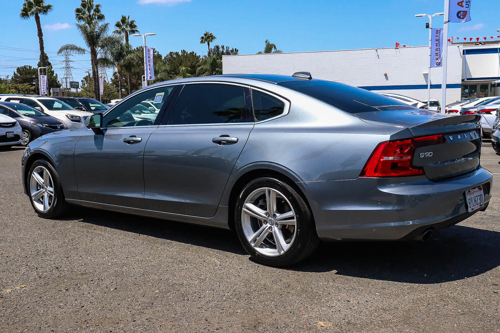 Used 2018 Volvo S90 T5 Momentum w/ Convenience Package FWD image 9