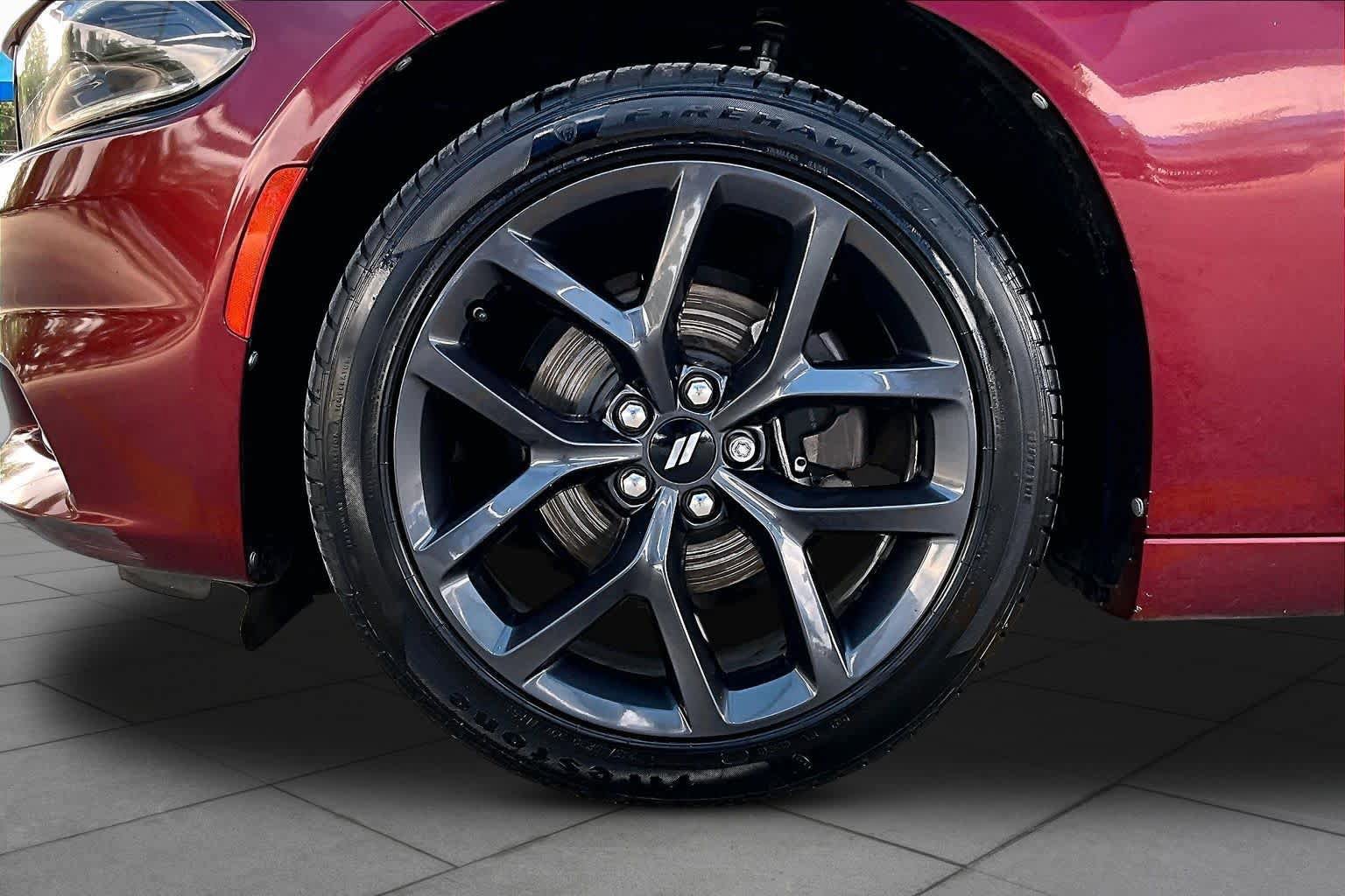 Used 2019 Dodge Charger SXT w/ Blacktop Package RWD image 11