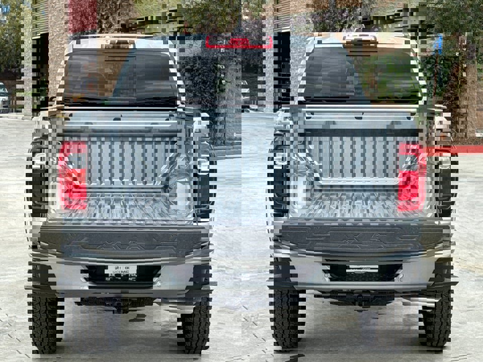 Used 2025 GMC Canyon AT4 image 8