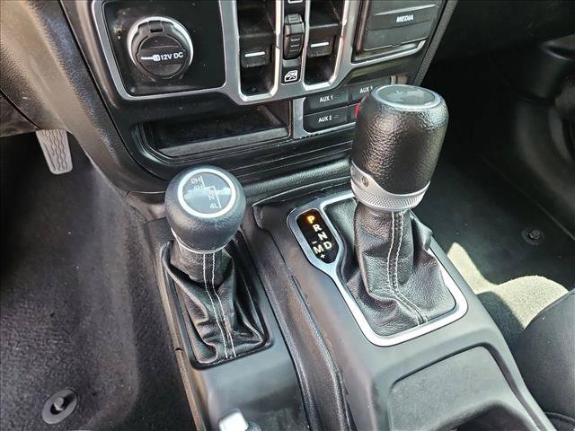Used 2023 Jeep Wrangler Unlimited Sahara w/ Cold Weather Group AWD/4WD image 11