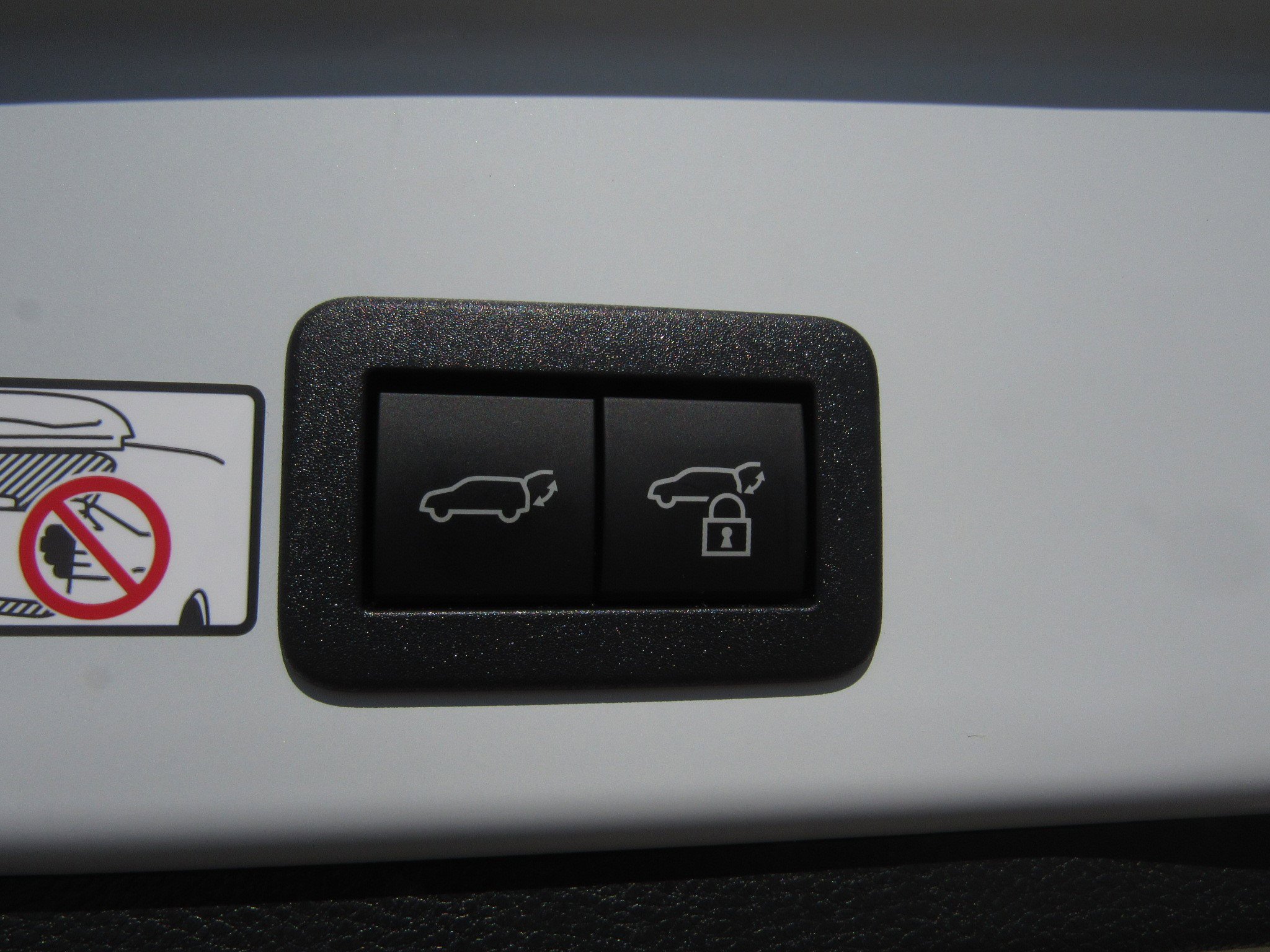 Used 2025 Toyota Corolla Cross XLE image 14