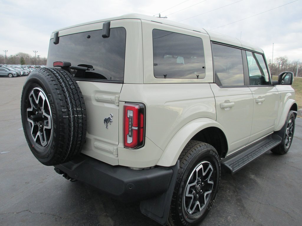 Used 2025 Ford Bronco Outer Banks image 5