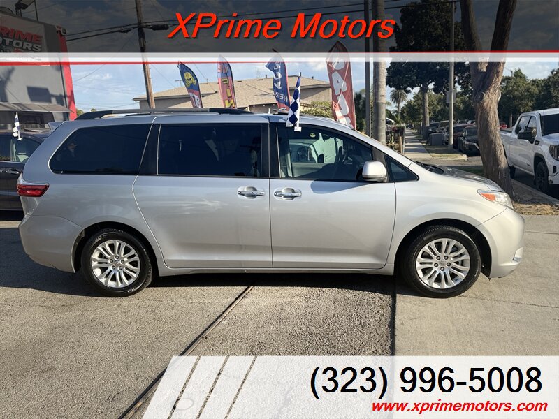 Used 2015 Toyota Sienna XLE w/ XLE Navigation Package FWD image 8