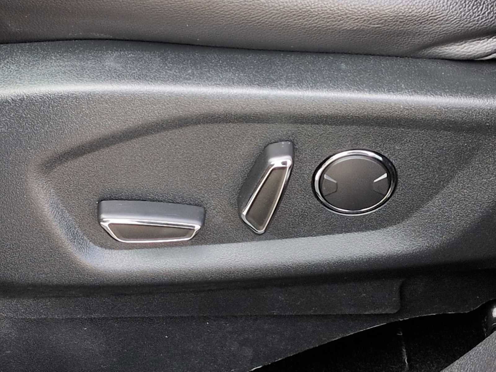 Used 2018 Ford Explorer XLT w/ Equipment Group 202A image 17