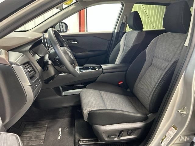 Used 2023 Nissan Rogue SV AWD/4WD image 12