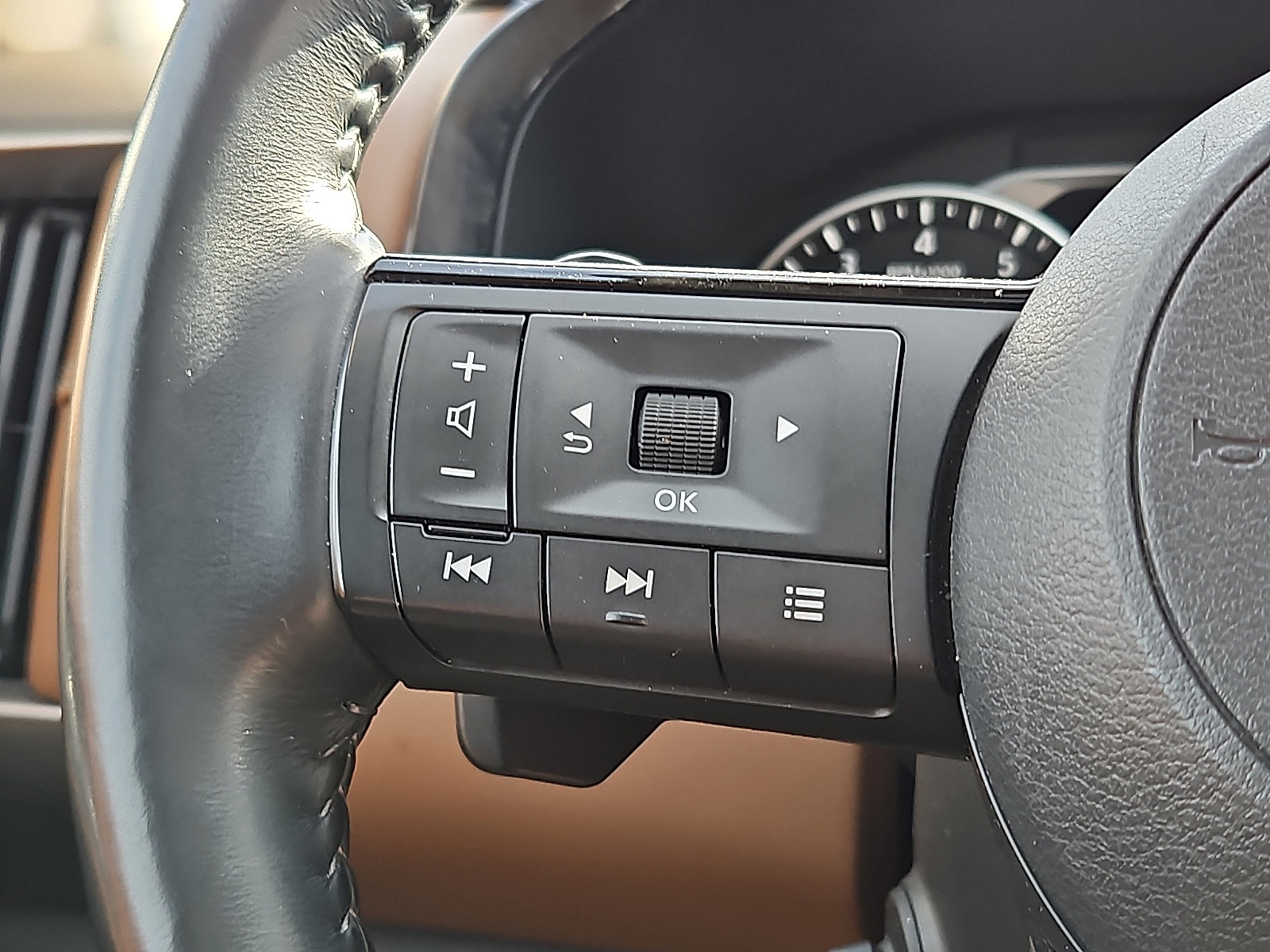 Certified 2022 Nissan Pathfinder Platinum w/ Cargo Package image 21