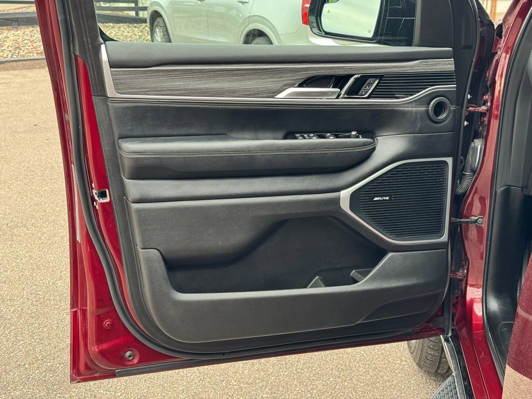 Used 2024 Jeep Wagoneer L Series II w/ Flexible Seating Group image 24