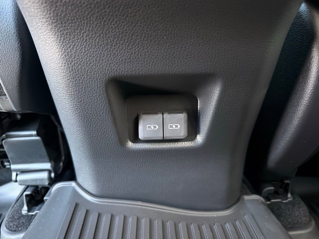 Used 2025 Toyota RAV4 XLE image 23