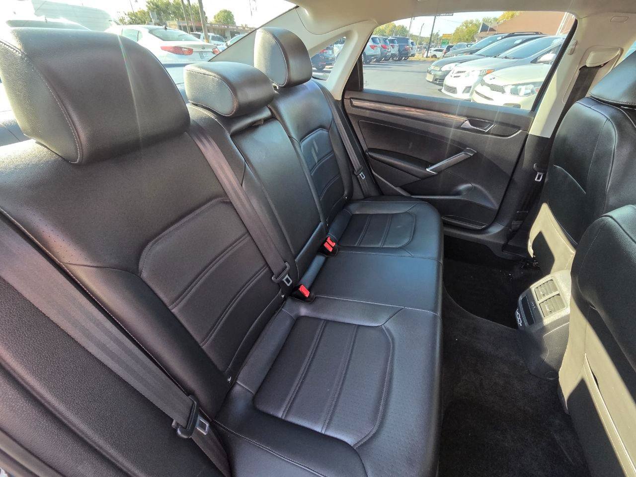 Used 2020 Volkswagen Passat 2.0T R-Line FWD image 17