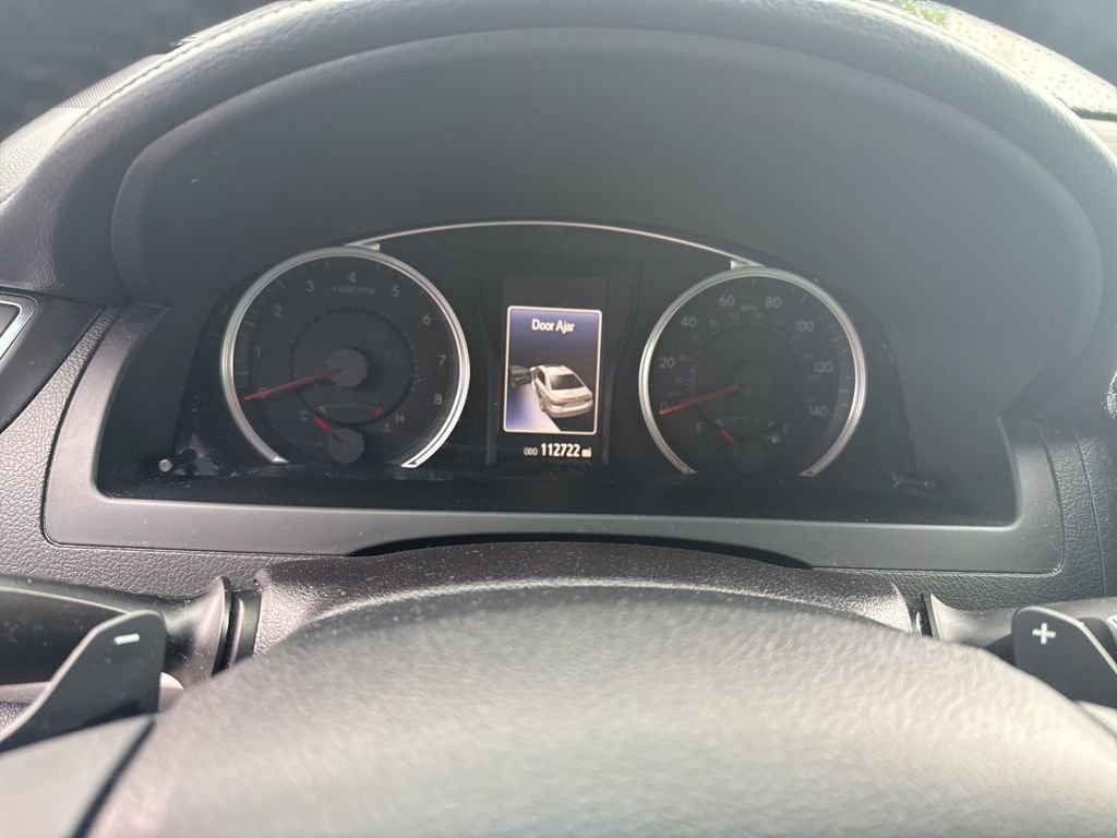 Used 2015 Toyota Camry SE w/ Moonroof Package image 10