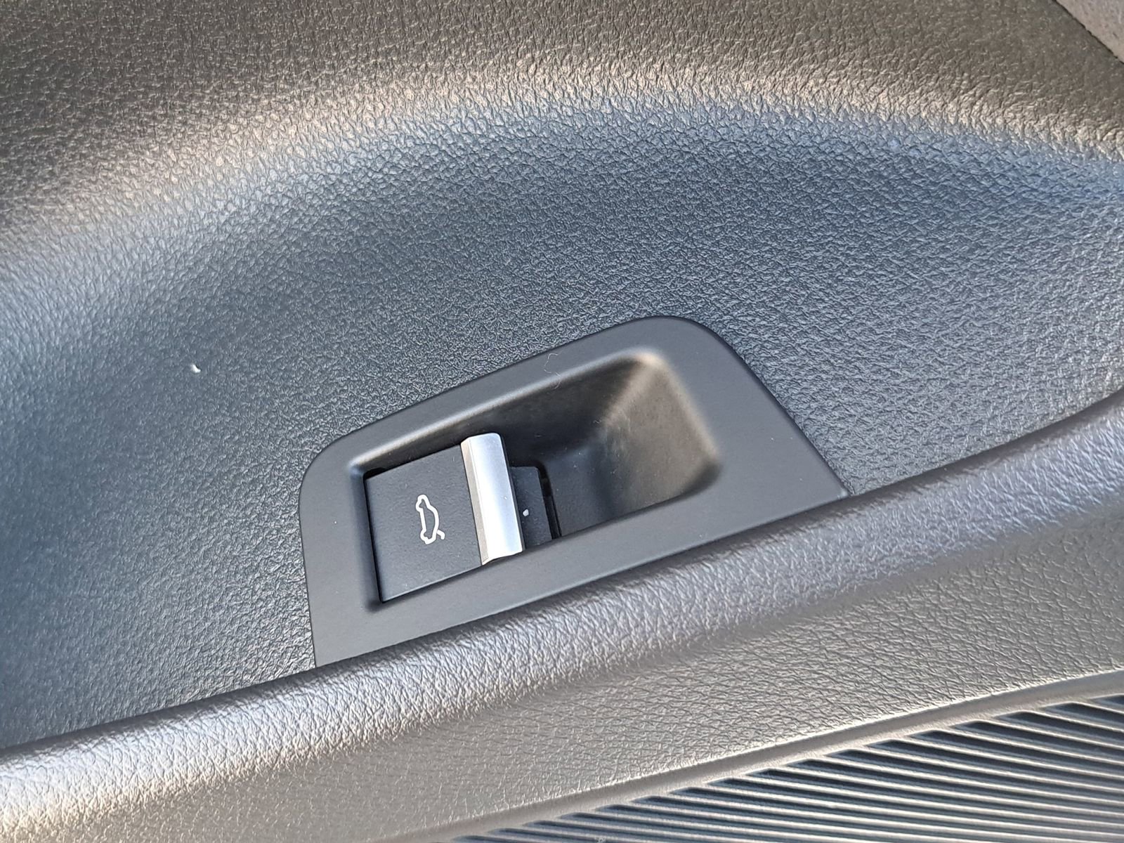 Used 2023 Audi RS Q8 image 31