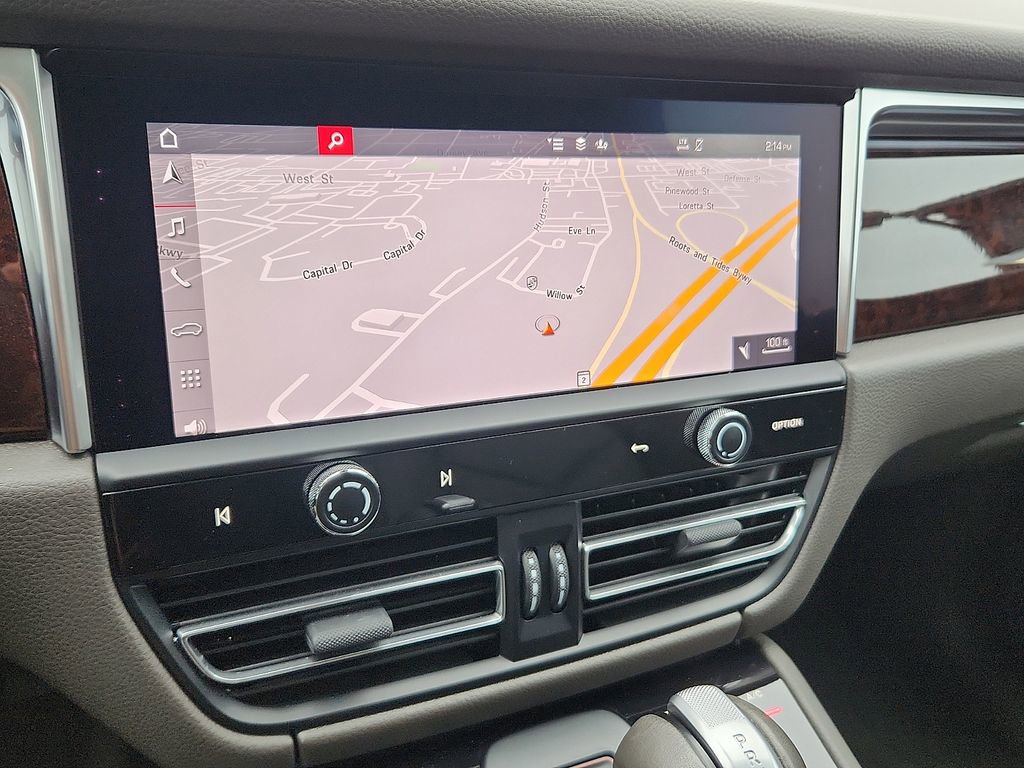 Certified 2023 Porsche Macan S image 17