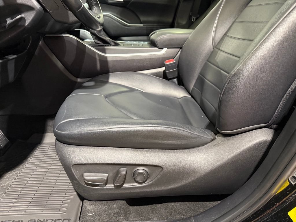Certified 2024 Toyota Highlander XLE AWD/4WD image 14