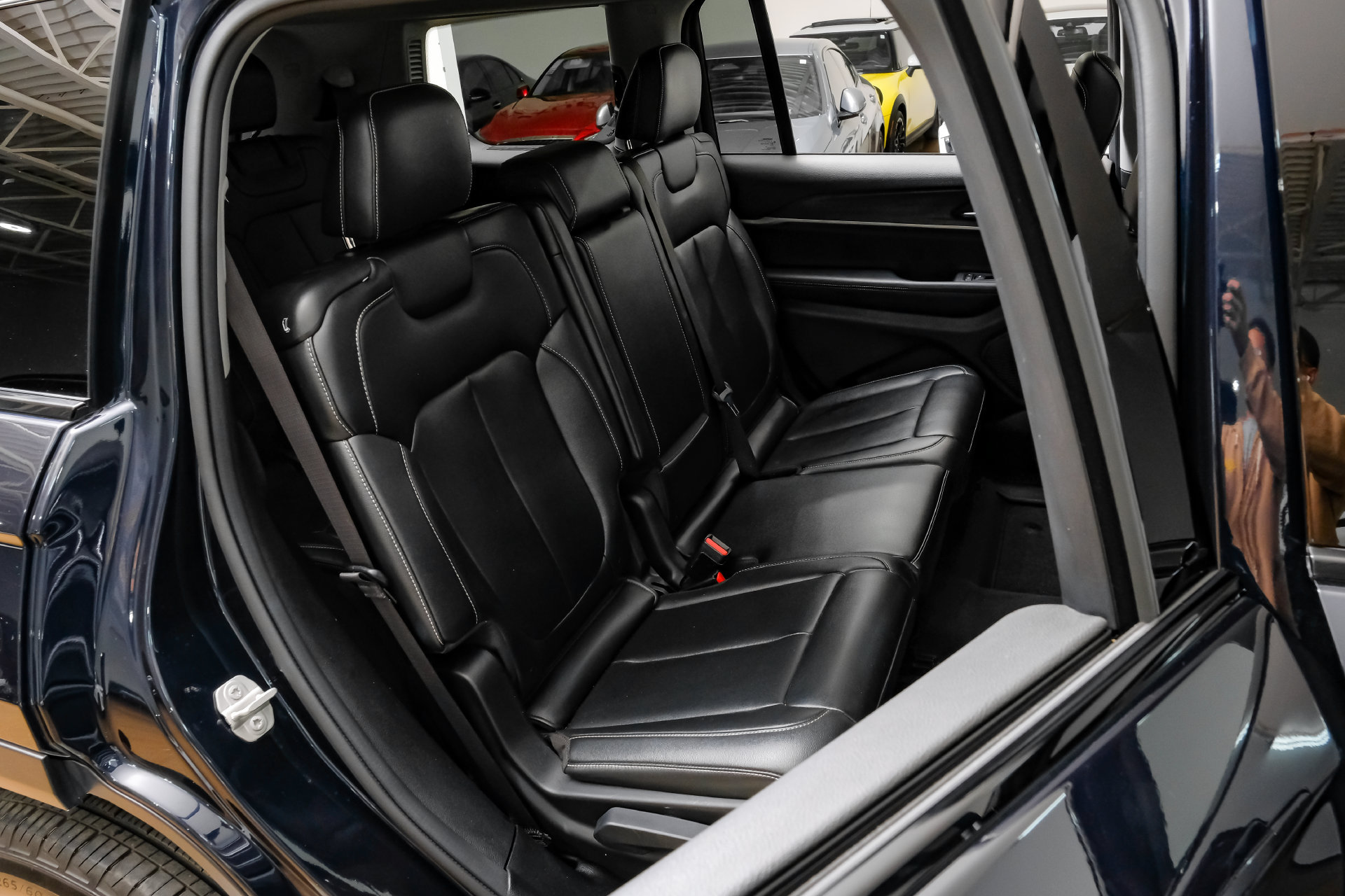 Used 2023 Jeep Grand Cherokee L Limited AWD/4WD image 39