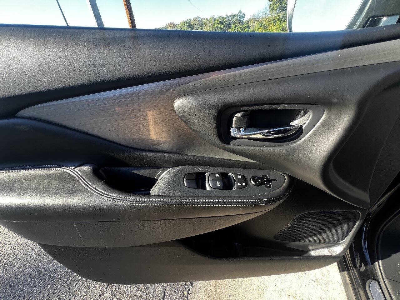 Used 2018 Nissan Murano S AWD/4WD image 17